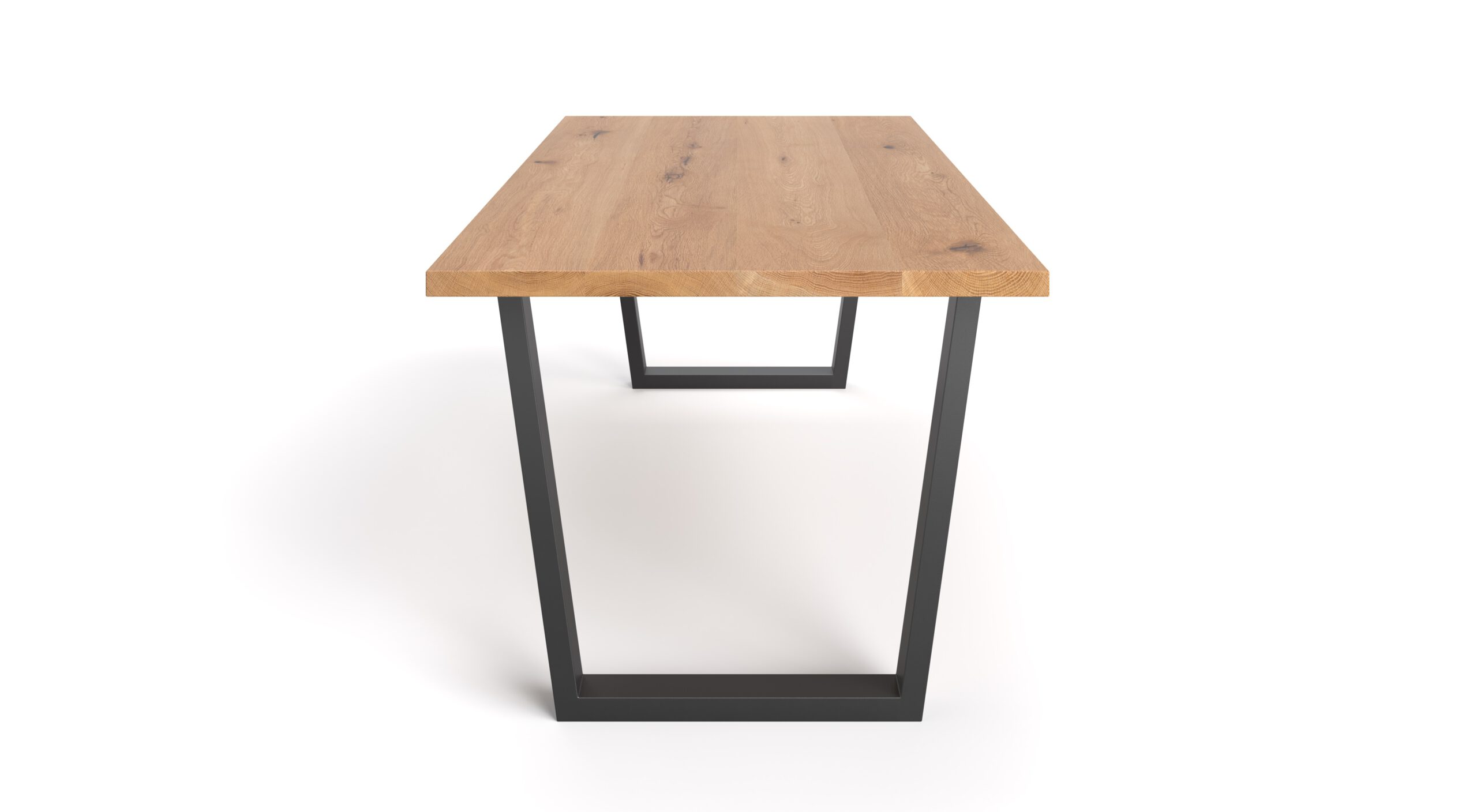 Stół Erant wykonany z litego drewna dębowego i metalu.