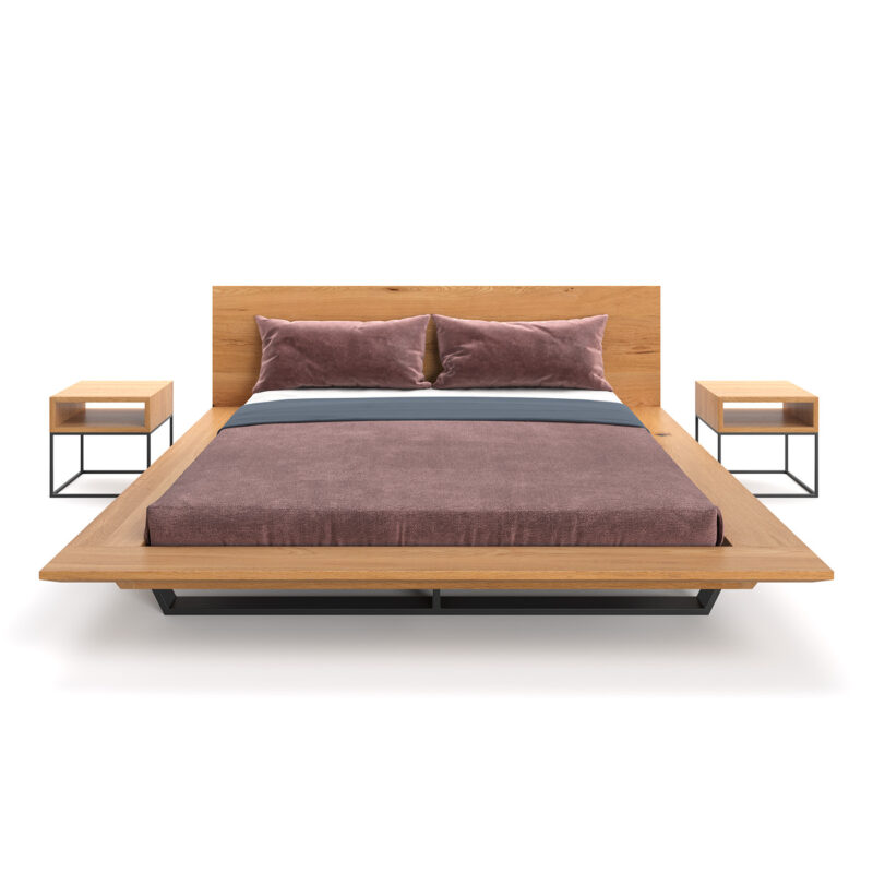 Łóżko Nova wykonane z litego drewna i metalu.