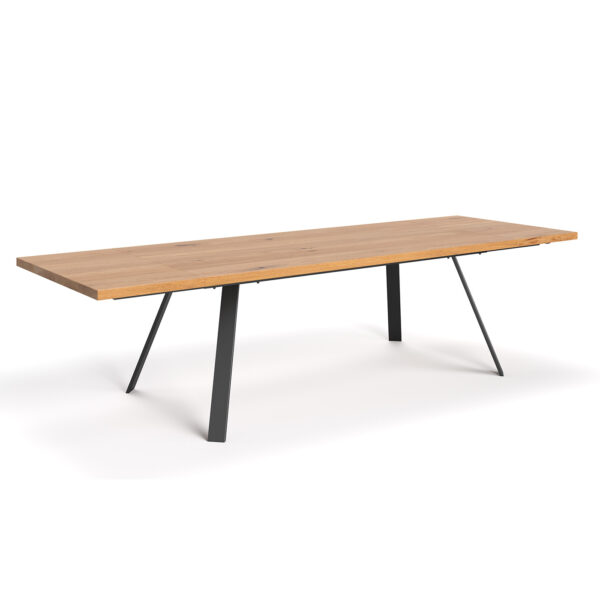 Stół rozkładany Lige wykonany z litego drewna dębowego i metalu.