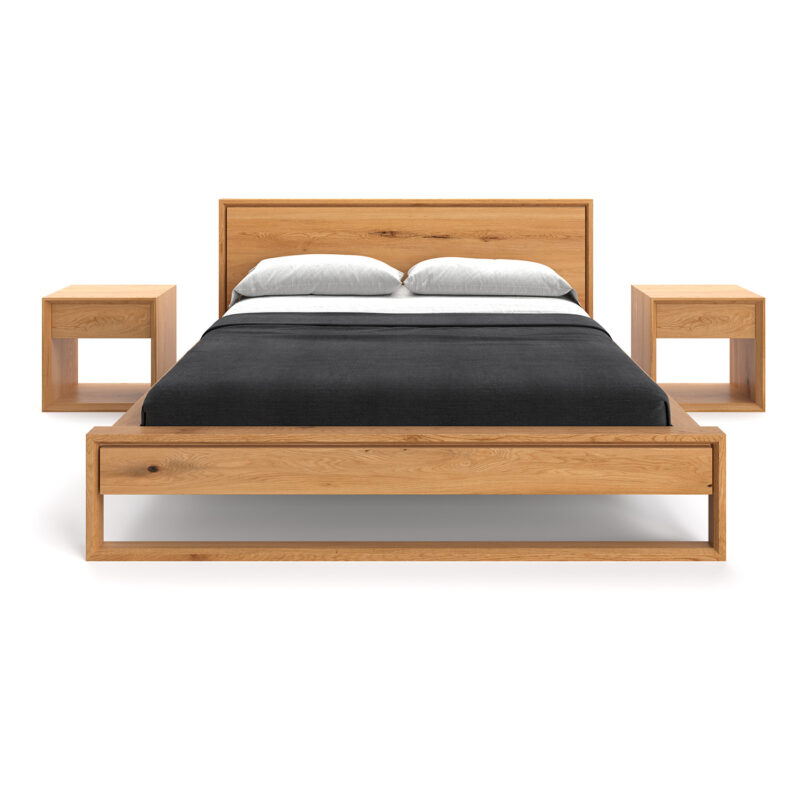 Łóżko Modena wykonane z litego drewna dębowego.